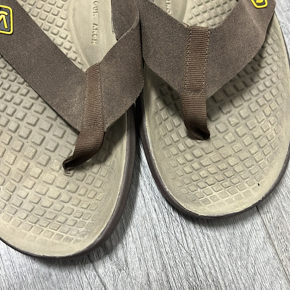 KEEN Men’s Kona Flip flop Sandals / contour arch /brown / Size 12 - Picture 9 of 13